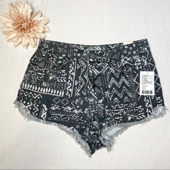 BDG Super Hi Rise Black Print Jean Shorts Nwt 30 - Picture 2 of 8